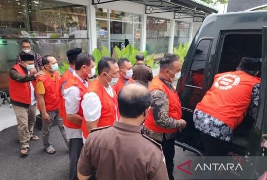 8 Kades Kasus Suap Seleksi Perangkat Desa di Demak Didakwa 3 Tahun Penjara - GenPI.co JATENG