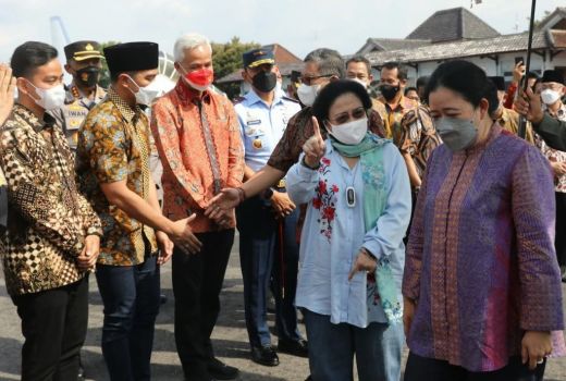 Ganjar Antar Kepulangan Megawati ke Jakarta: Semua Kader Kangen Sama Ketua Umum - GenPI.co JATENG
