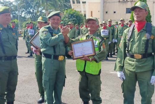 Puluhan Tahun Mengabdi Jadi Linmas di Bandungan Semarang, Parli Dapat Penghargaan - GenPI.co JATENG