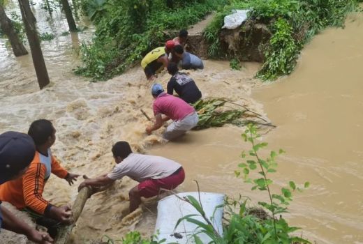 Tanggul Sungai Kaliombo Jebol, Ratusan Rumah di Pati Tergenang Banjir - GenPI.co JATENG