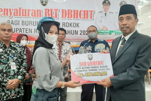 Alhamdulillah, Ratusan Buruh Pabrik Rokok di Rembang Dapat BLT, Sebegini Besarannya - GenPI.co JATENG