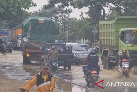 Sungai Kaliombo Pati Meluap, Jalur Pantura Tergenang Banjir Lalu Bikin Macet - GenPI.co JATENG