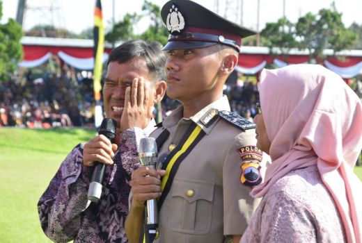 Bikin Bangga! Anak Pedagang Kelontong Jadi Lulusan Terbaik SPN Polda Jateng - GenPI.co JATENG
