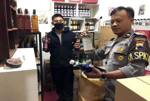 Gudang Miras di Solo Digerebek, 4 Tersangka Ditangkap - GenPI.co JATENG