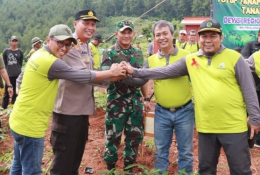 Polres Pekalongan Gandeng Perhutani Tanam Pohon Produktif di Lahan Seluas 21 Hektare - GenPI.co JATENG