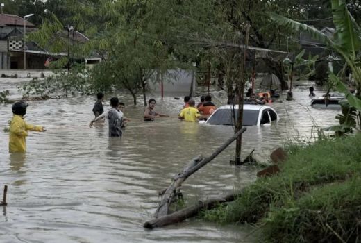 Langganan Banjir, Warga Perumahan Dinar Indah Semarang Emoh Direlokasi - GenPI.co JATENG