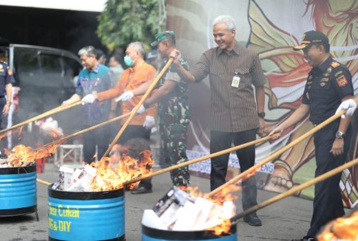 9,7 Juta Batang Rokok Ilegal Dimusnahkan, Ganjar: PR Kita Makin Tidak Ringan, Pabriknya Kian Menjamur! - GenPI.co JATENG