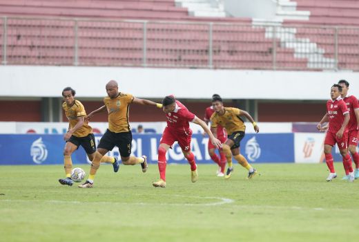 Persis Solo Babak Belur di Tangan Bhayangkara FC, Leonardo Minta Maaf - GenPI.co JATENG