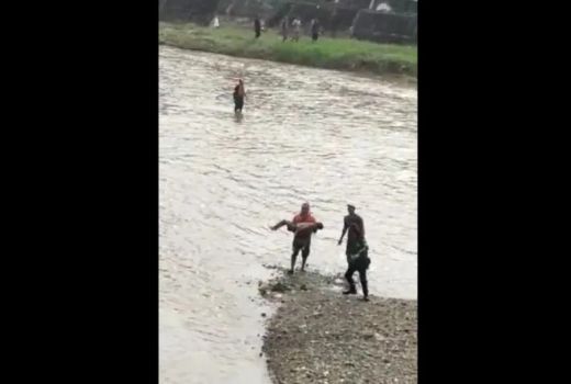 Hilang Tenggelam Sejak Jumat, Bocah Ditemukan Meninggal di Sungai Gelis Kudus - GenPI.co JATENG
