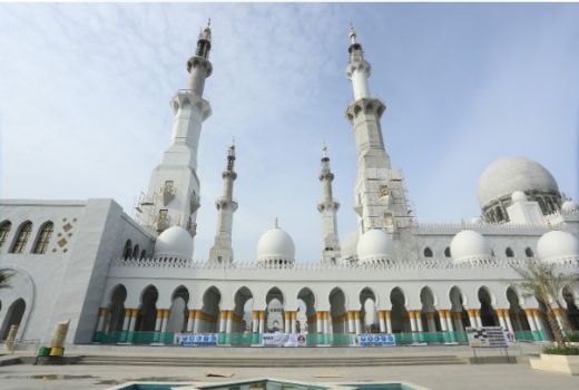 Dibuka Akhir Bulan Ini, Begini Mewahnya Masjid Sheikh Zayed Solo yang Mampu Menampung 10.000 Jemaah - GenPI.co JATENG