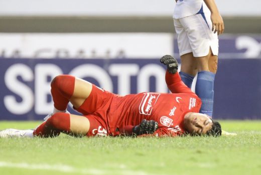 Waduh! Penjaga Gawang PSIS Semarang Adi Satryo Cedera, Begini Kondisinya - GenPI.co JATENG