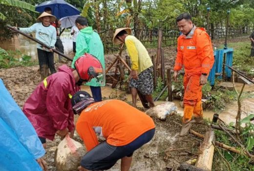 Sungai Jeratun Soluna Jepara Meluap, Ratusan Rumah Kebanjiran - GenPI.co JATENG