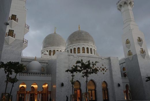 Parkir Liar Masjid Sheikh Zayed Solo Bikin Resah, Dishub Gercep - GenPI.co JATENG