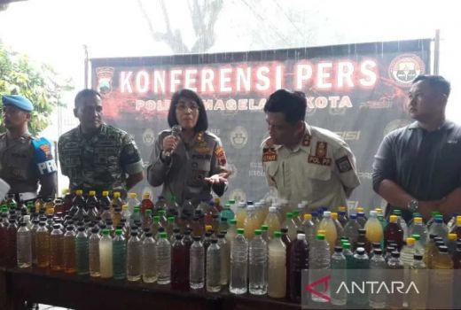 Gerebek Rumah Warga di Magelang, Polisi Sita 844,3 Liter Ciu - GenPI.co JATENG