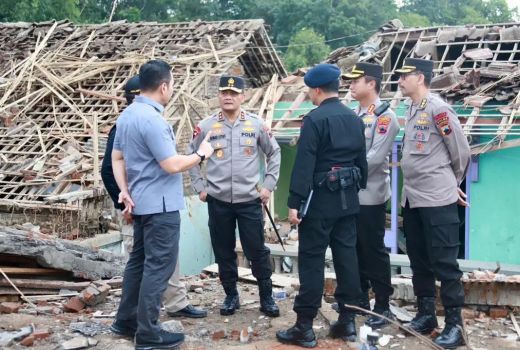 Terdampak Ledakan Petasan di Magelang, Polda Jawa Tengah Bantu Perbaikan Belasan Rumah - GenPI.co JATENG