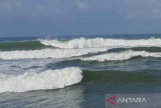 BMKG: Waspada Gelombang Tinggi di Laut Selatan Jawa Tengah 3 Hari Ini - GenPI.co JATENG