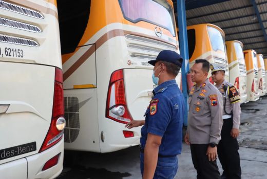 Jelang Mudik Lebaran, Polres Sukoharjo Cek Armada Bus dan Kesehatan Sopir - GenPI.co JATENG