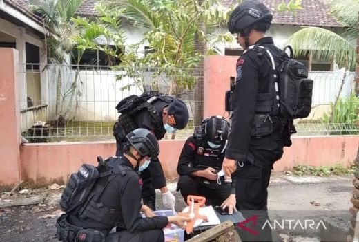 Tim Gegana Polda Jawa Tengah Olah TKP Ledakan Bahan Petasan di Jepara, Begini Hasilnya - GenPI.co JATENG