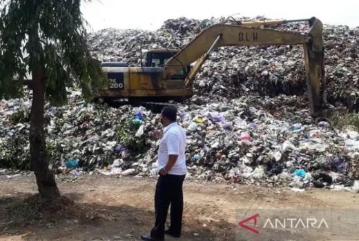 Lebaran Bikin Volume Sampah di Batang Meningkat, 100 Tenaga Kebersihan Siaga - GenPI.co JATENG