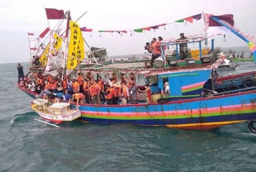 Ikut Pesta Lomban Kupatan di Jepara, Peserta Diminta Pakai Jaket Pelampung - GenPI.co JATENG