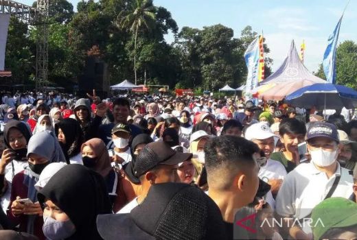Bukan Demo, Pekerja di Temanggung Pilih Jalan Sehat saat Hari Buruh - GenPI.co JATENG