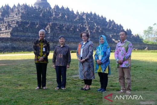 Kaisar Jepang Kunjungi Candi Borobudur, Naik ke Lantai 9 hingga Selfie - GenPI.co JATENG