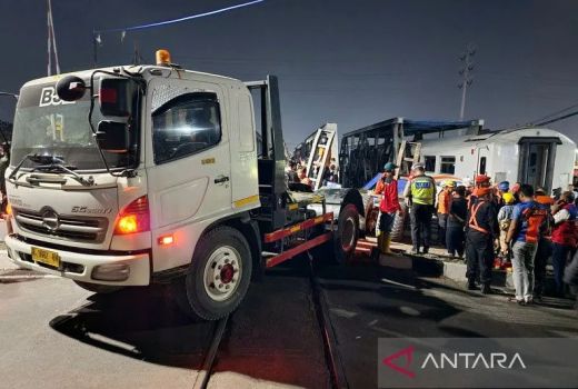 Alhamdulillah, Tidak Ada Korban Jiwa Kecelakaan KA Brantas Tabrak Truk di Semarang, Masinis Selamat! - GenPI.co JATENG