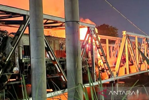 KA Brantas Tabrak Truk di Semarang, Perjalanan 9 Kereta Api Terlambat - GenPI.co JATENG