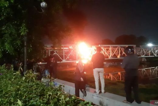Astaga! KA Brantas Tabrak Truk di Perlintasan Madukoro Semarang, Begini Kronologinya - GenPI.co JATENG