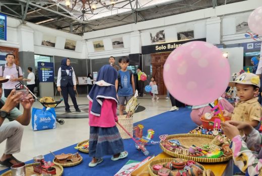 Meriahkan Hari Anak, Daop 6 Gelar Pameran Permainan Tradisional di Stasiun Solo Balapan - GenPI.co JATENG