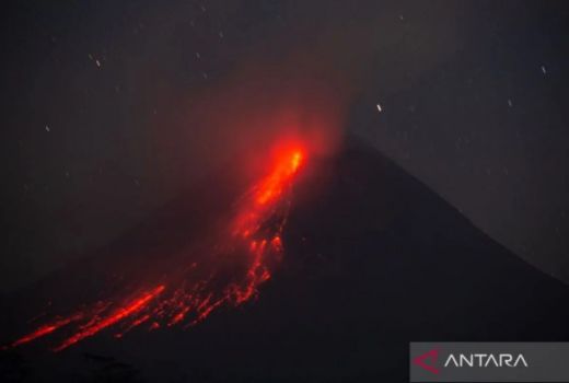 Tetap Waspada! Gunung Merapi Luncurkan Guguran Lava Pijar - GenPI.co JATENG