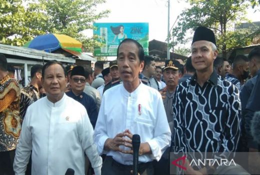 Bareng Prabowo dan Ganjar, Presiden Jokowi Cek Harga Komoditas di Pasar Grogolan Pekalongan - GenPI.co JATENG