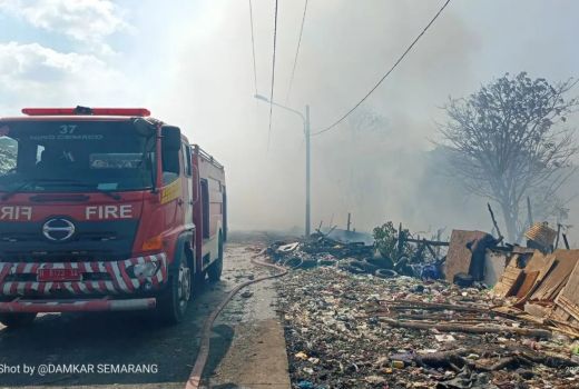Astaga! TPA Jatibarang Semarang Kebakaran Lagi - GenPI.co JATENG