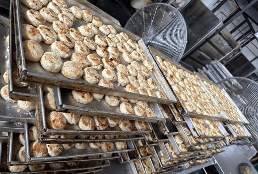 Usaha Bakpia Mendapat KUR BRI, Jadi Tempat Oleh-Oleh Favorit di Yogyakarta - GenPI.co JATENG