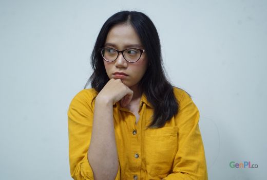 3 Cara Menaklukkan Wanita Cuek, Pria Wajib Coba - GenPI.co JATENG
