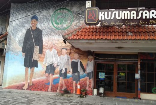 Wuih! Ada Mural Jokowi dan Putin Pakai Baju Adat Badui di Solo - GenPI.co JATENG