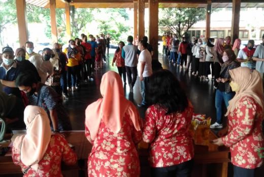 Wow! Kurang 2 Jam, 3.000 L Minyak Goreng di Balai Kota Solo Ludes - GenPI.co JATENG