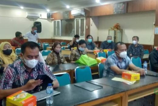 Nah Loh! KPPU Semprit Distributor Minyak Goreng Nakal di Solo - GenPI.co JATENG