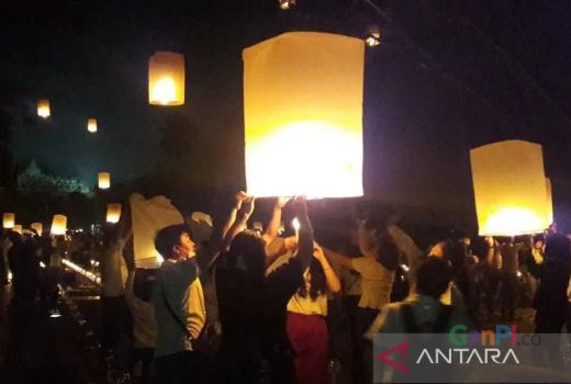 Wow! Ribuan Lampion Diterbangkan dalam Waisak di Candi Borobudur - GenPI.co JATENG