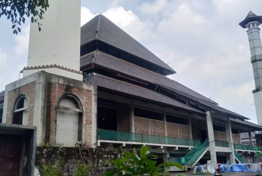 Fraksi PDIP DPRD Solo Sumbang Dana untuk Masjid Sriwedari - GenPI.co JATENG