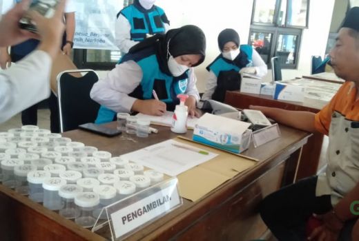 Puluhan Sopir Bus di Terminal Tirtonadi Dites Urine, Hasilnya? - GenPI.co JATENG