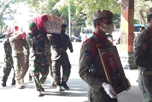 Gibran Pimpin Upacara Persemayaman Mendiang Mantan Wali Kota Solo - GenPI.co JATENG