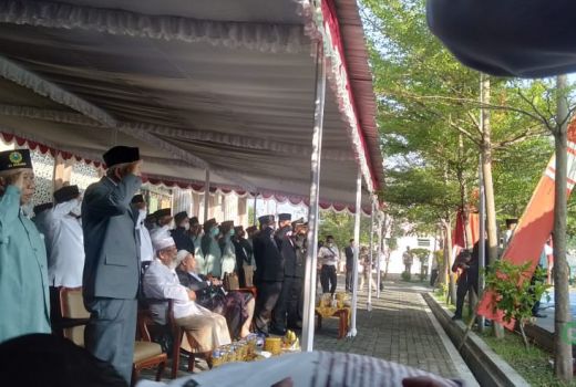 Ponpes Al Mukmin Ngruki Gelar Upacara HUT RI Perdana, Abu Bakar Ba'asyir Ikut - GenPI.co JATENG