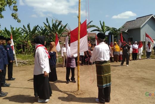 Unik! Lansia di Bulu Sukoharjo Gelar Upacara HUT ke-77 RI - GenPI.co JATENG