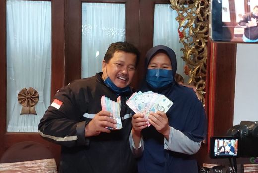 Sebagian Uang Tabungan Rusak Dimakan Rayap Bisa Diganti, Samin: Alhamdulillah, Saya Bersyukur Sekali - GenPI.co JATENG