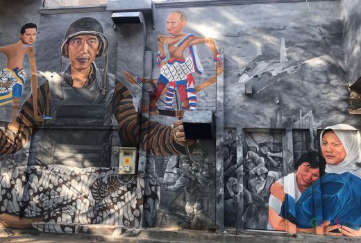 Mural Jokowi Pegang Putin dan Zelenskyy, Bu Iriana Peluk Bocah Menangis - GenPI.co JATENG