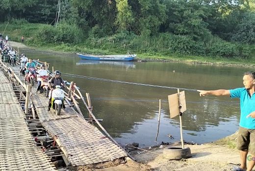 Bikin Waswas! Curah Hujan Tinggi, BPBD Solo Awasi Jembatan Sasak - GenPI.co JATENG