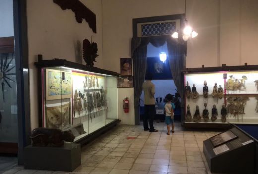Mengunjungi Museum Tertua di Indonesia, Museum Radya Pustaka, Gratis! - GenPI.co JATENG