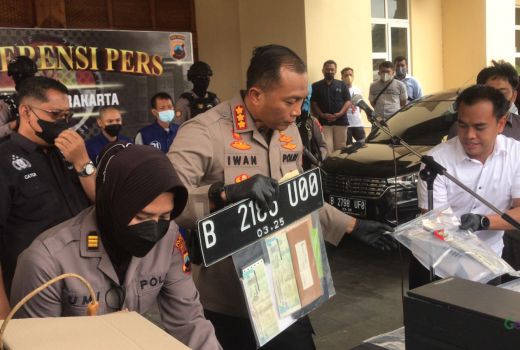 Polresta Solo Tangkap Pelaku Pemalsu dan Penjual STNK - GenPI.co JATENG
