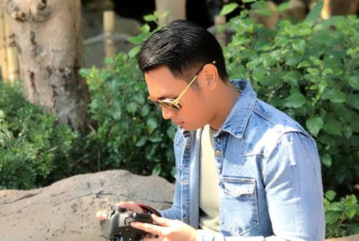 Gaya Stylish Bupati Tuban Terpilih Pakai Denim Jaket, Cool Banget - GenPI.co JATIM